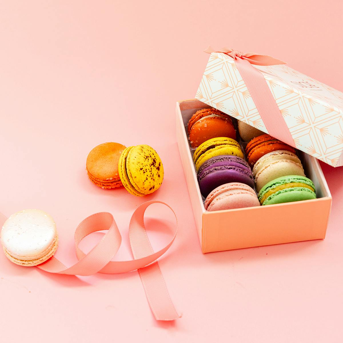 Mother's Day Macarons - 8 Pieces by Sucré