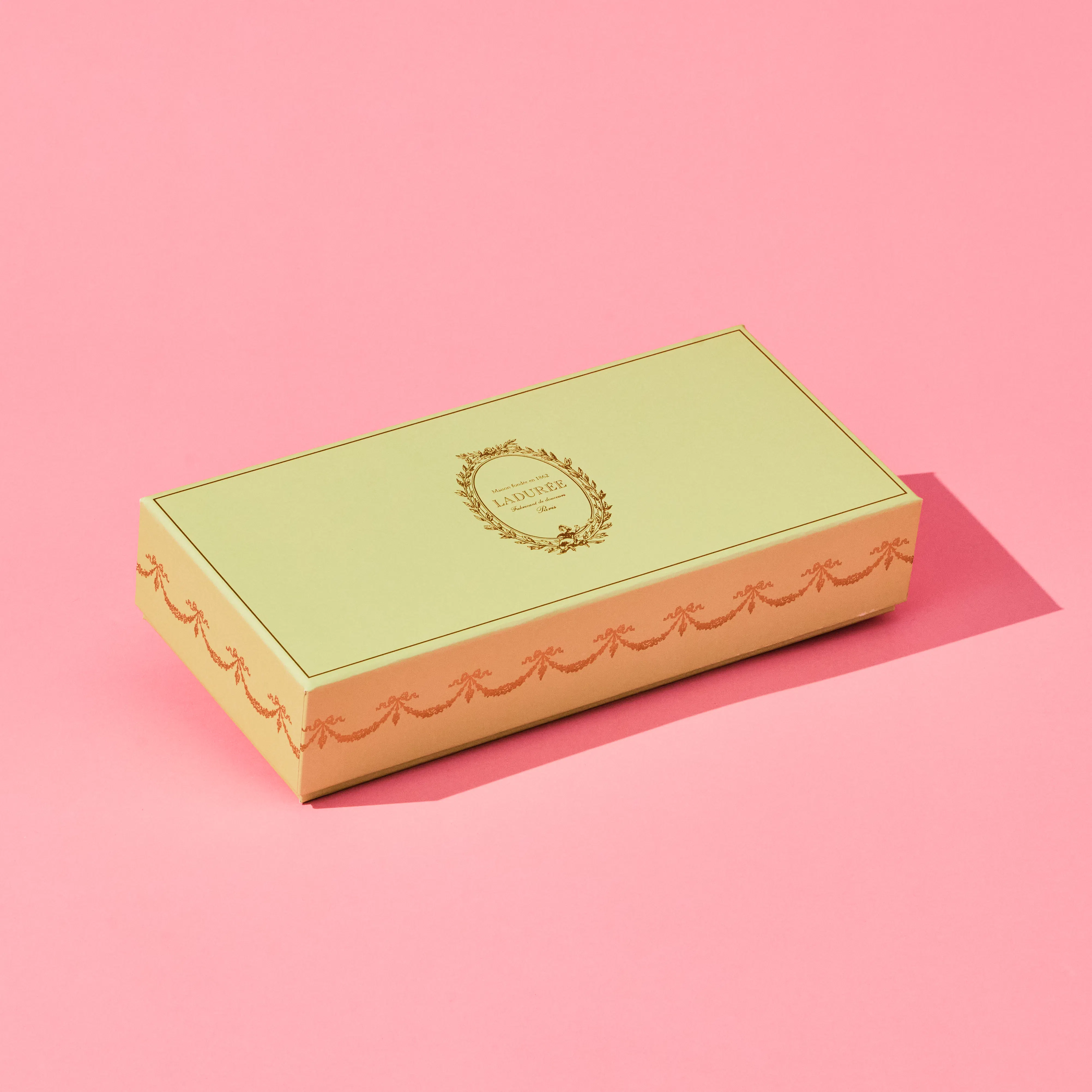 America 250 Macaron Flag Collection - Box of 20 by Ladurée Paris - Alternate image 3