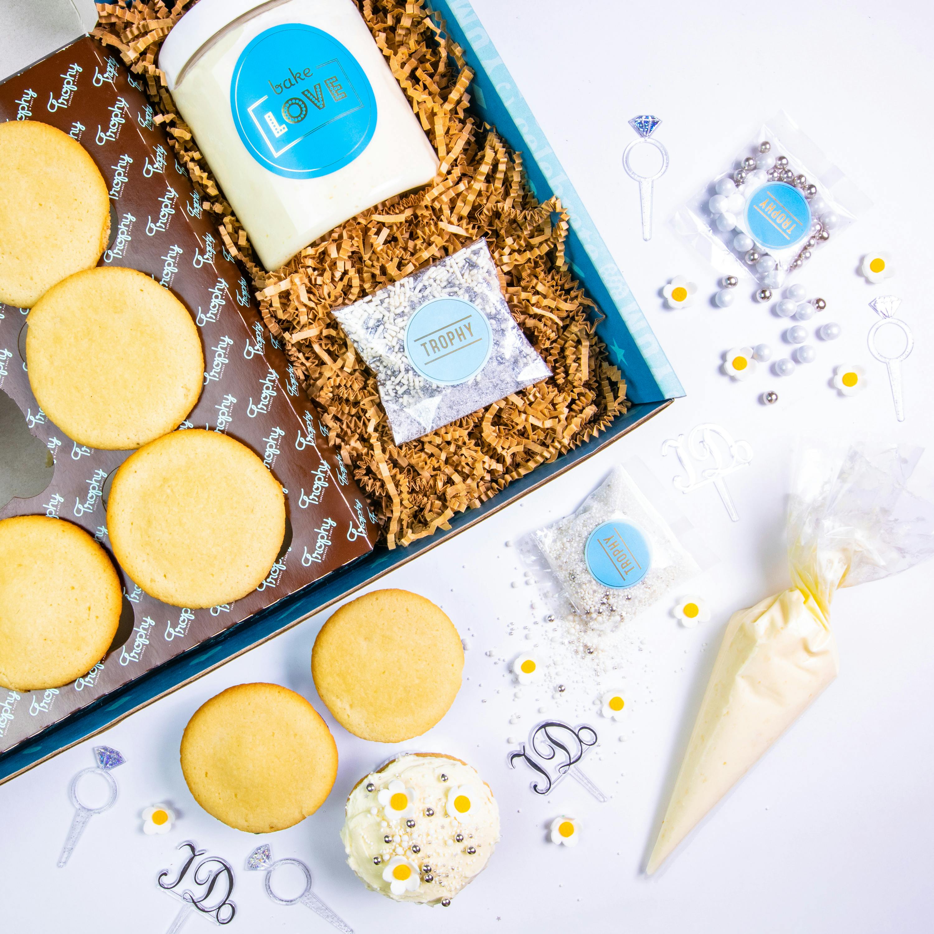 Cupcakes DIY Kit - Choose Your Own 12 Pack by Trophy Cupcakes - Alternate image 9