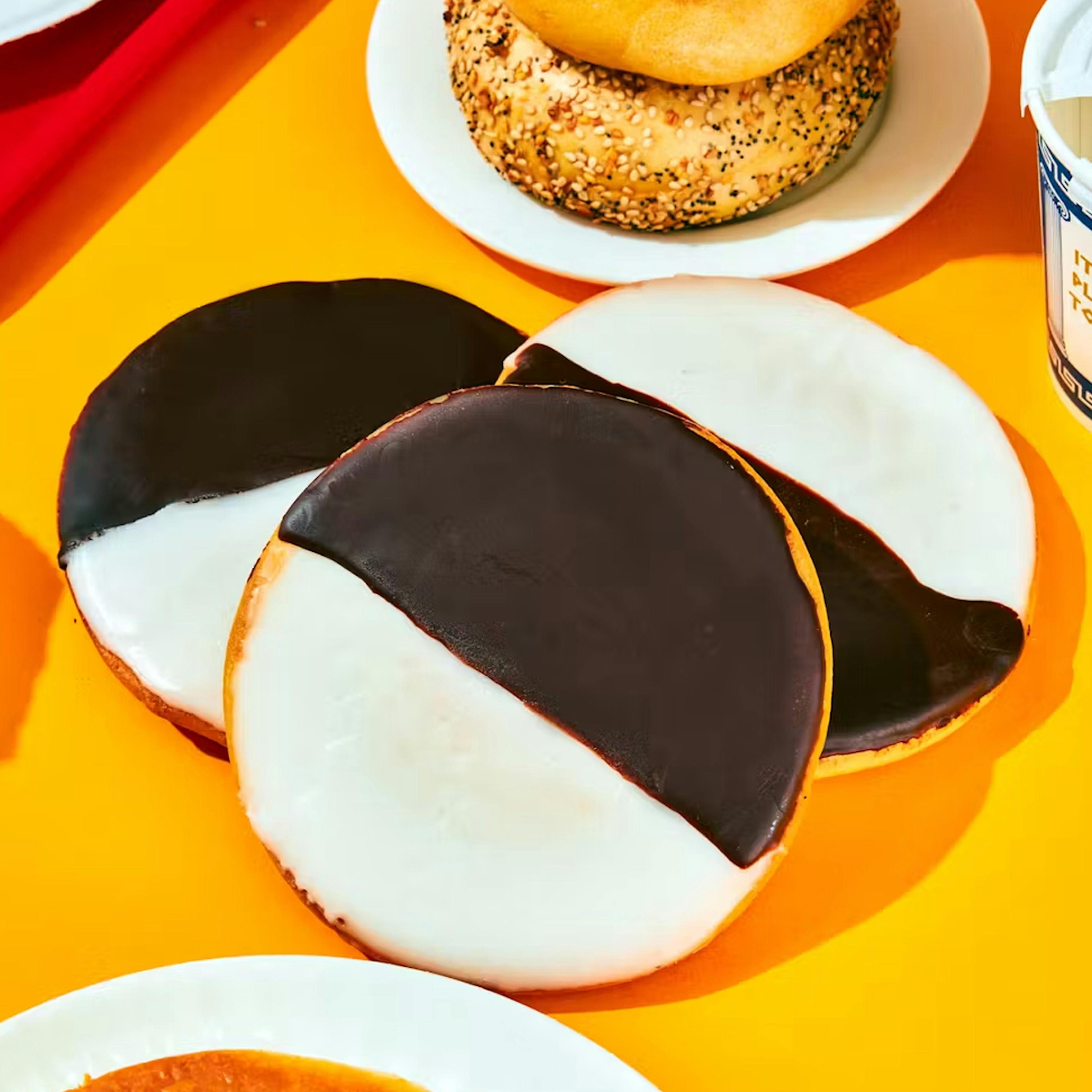 Monthly NYC Subscription by Goldbelly Subscriptions - Alternate image 1