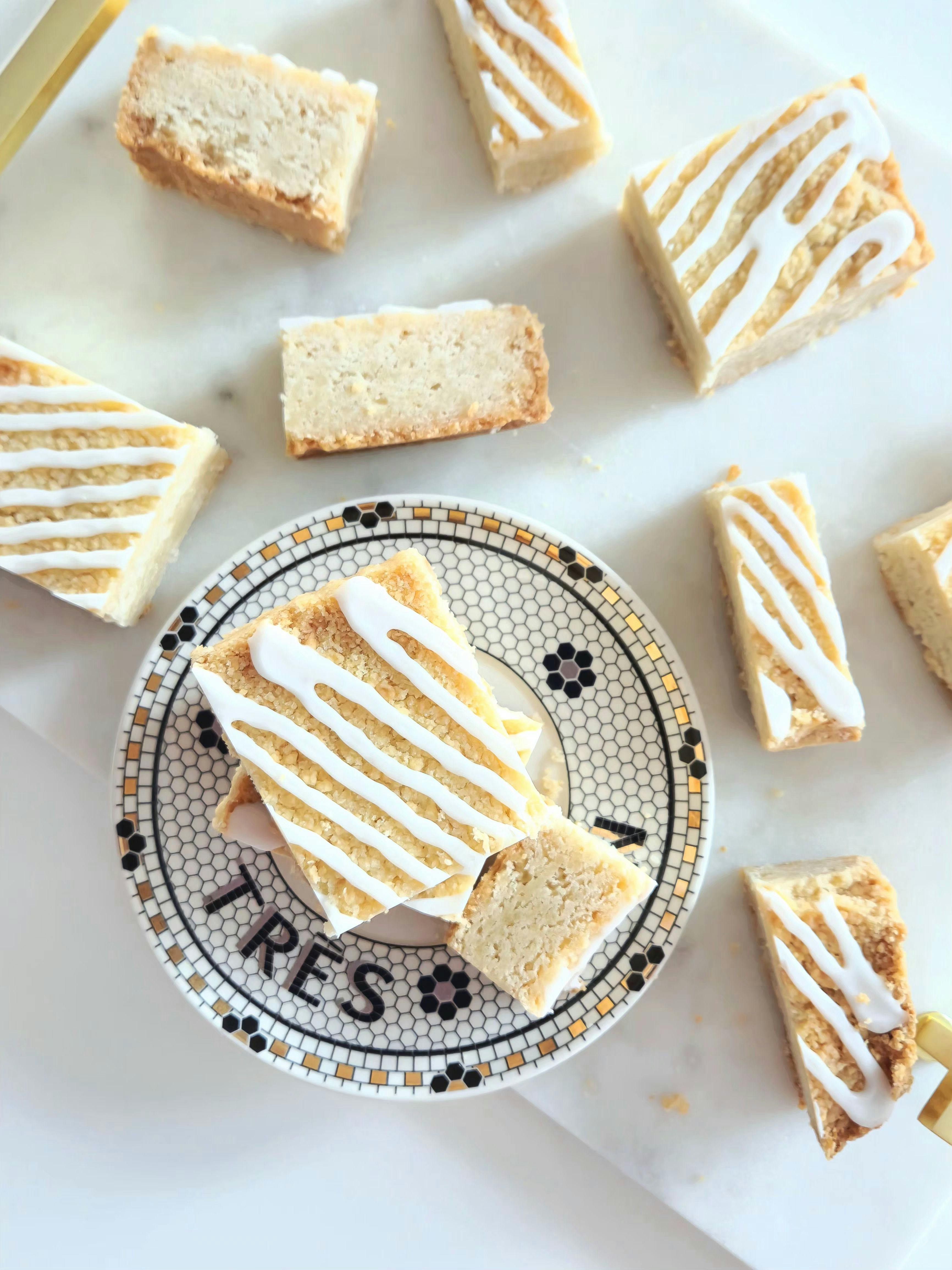 Original Granny Pearl's Shortbread Tray by Shortbread Society - Alternate image 1