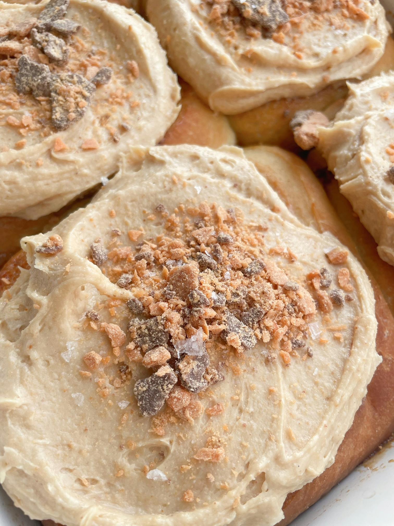 Butterfinger x The Hive Salted Caramel Cinnamon Rolls by The Hive - Alternate image 1