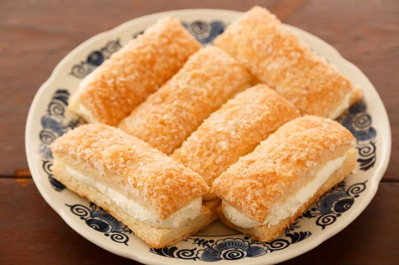 Puff Pillow by Jaarsma Bakery