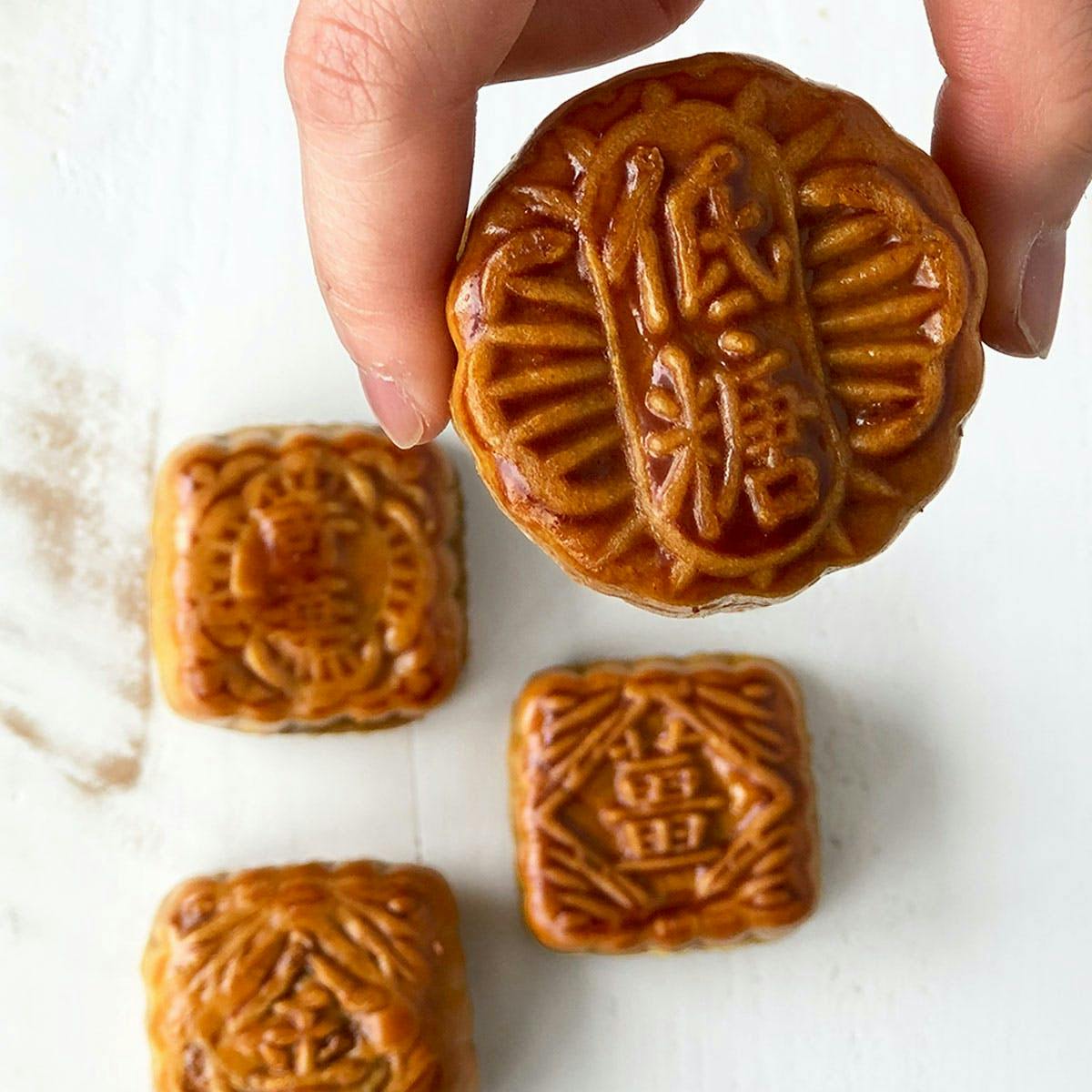 Gold Leaf Mini Mooncakes - 4 Pack by Kee Wah Bakery - Alternate image 2