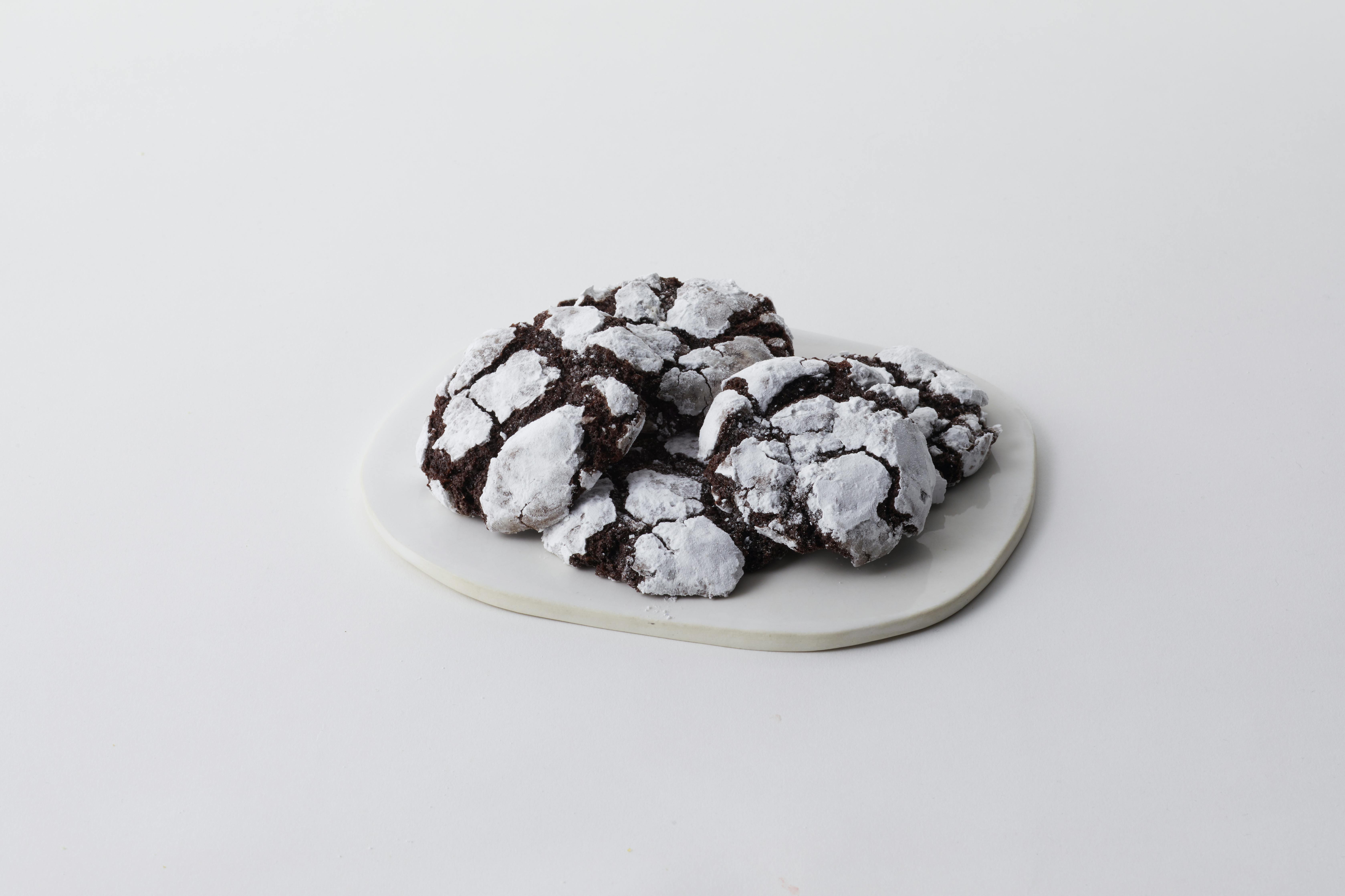 Premium Holiday Cookie Gift Tin by Magnolia Bakery - Alternate image 1