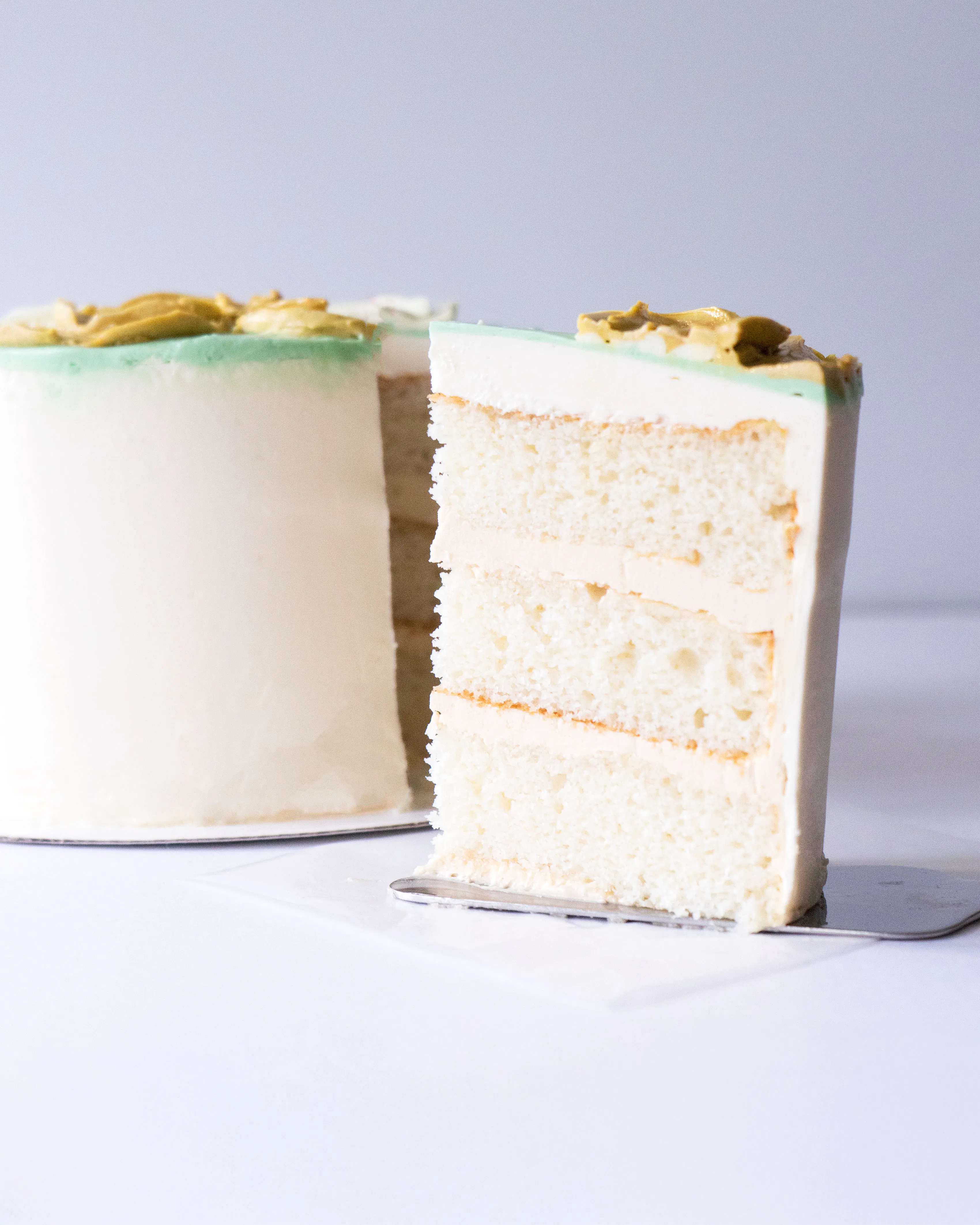 Christmas Decorated Vanilla Cake with Biscoff Buttercream by Miri Nadler Cakes - Alternate image 3