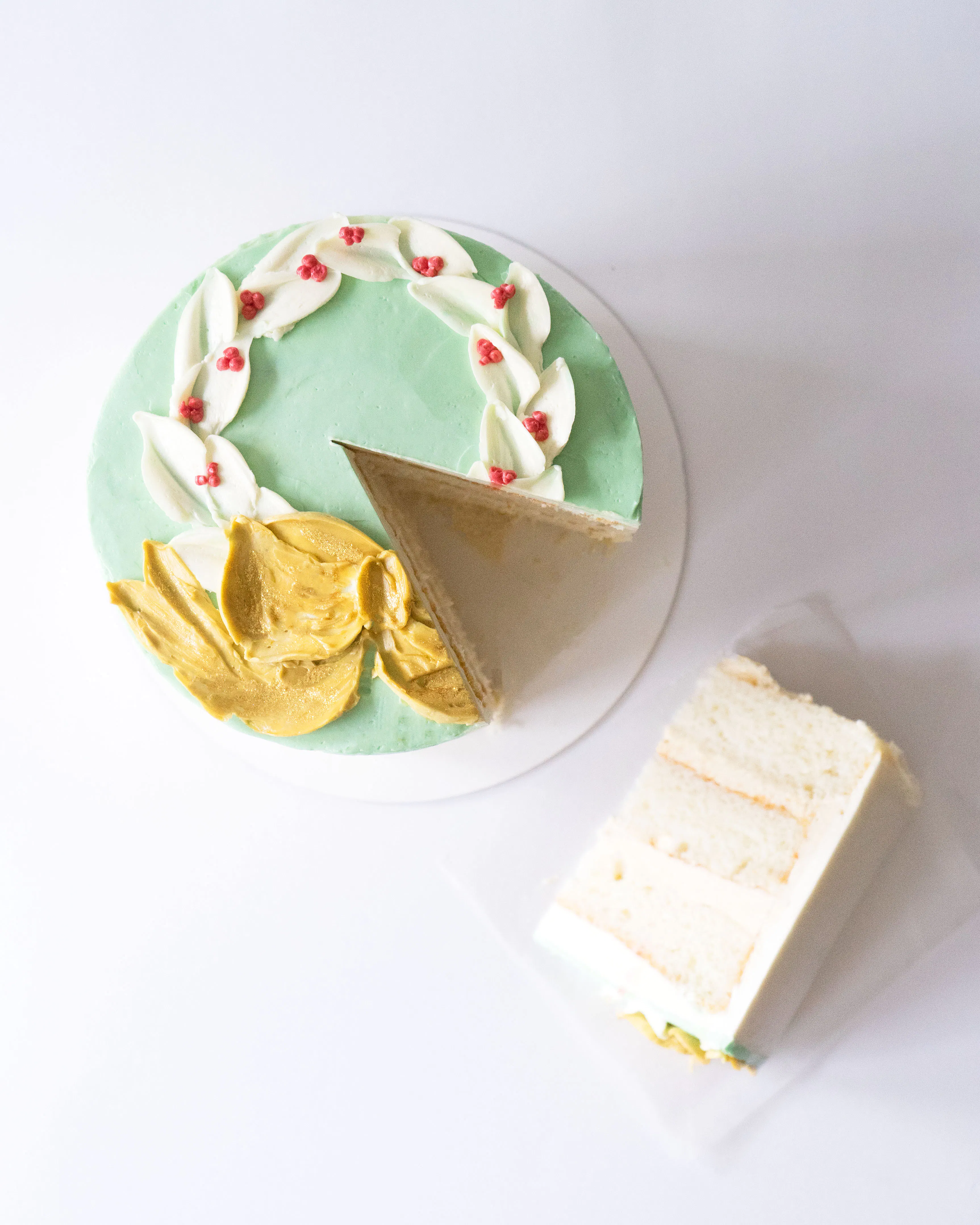 Christmas Decorated Vanilla Cake with Biscoff Buttercream by Miri Nadler Cakes - Alternate image 4