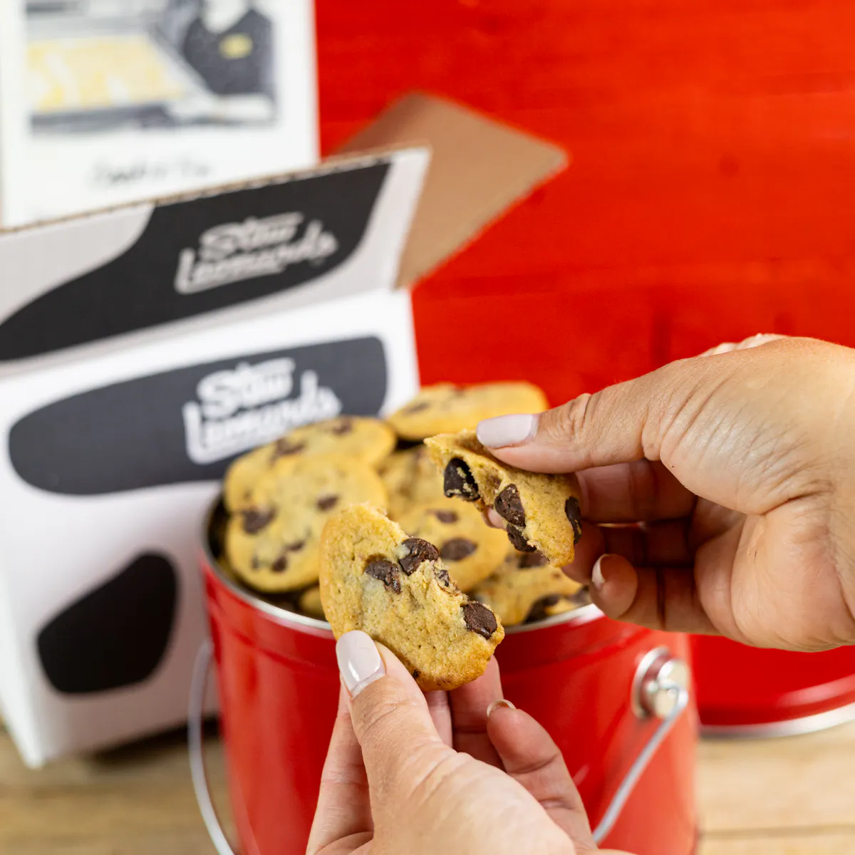Mini Chocolate Chip Cookie Tin by Stew Leonard's - Alternate image 2