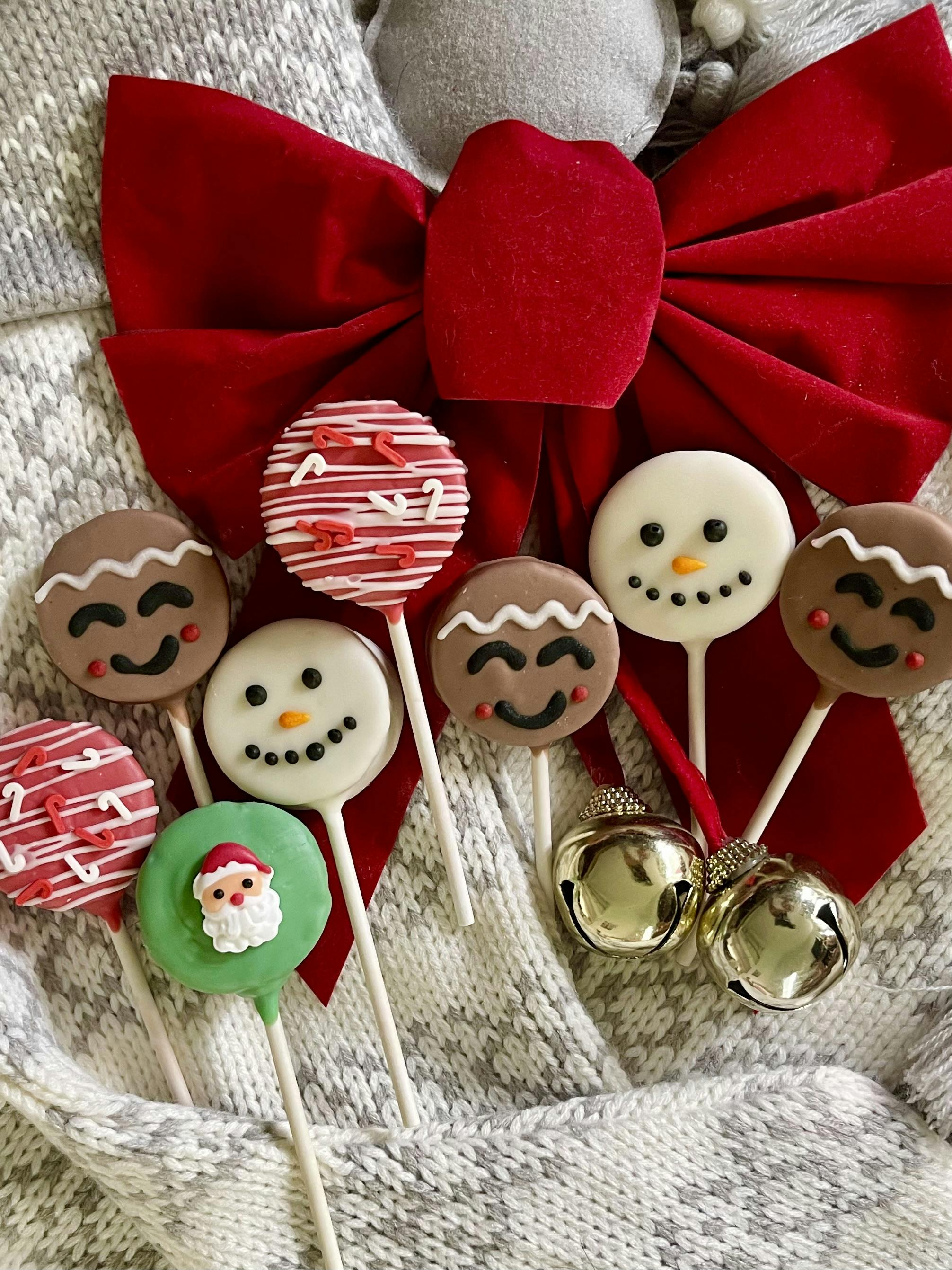 Christmas Cake Pops - 12 Pack by Splash Cafe