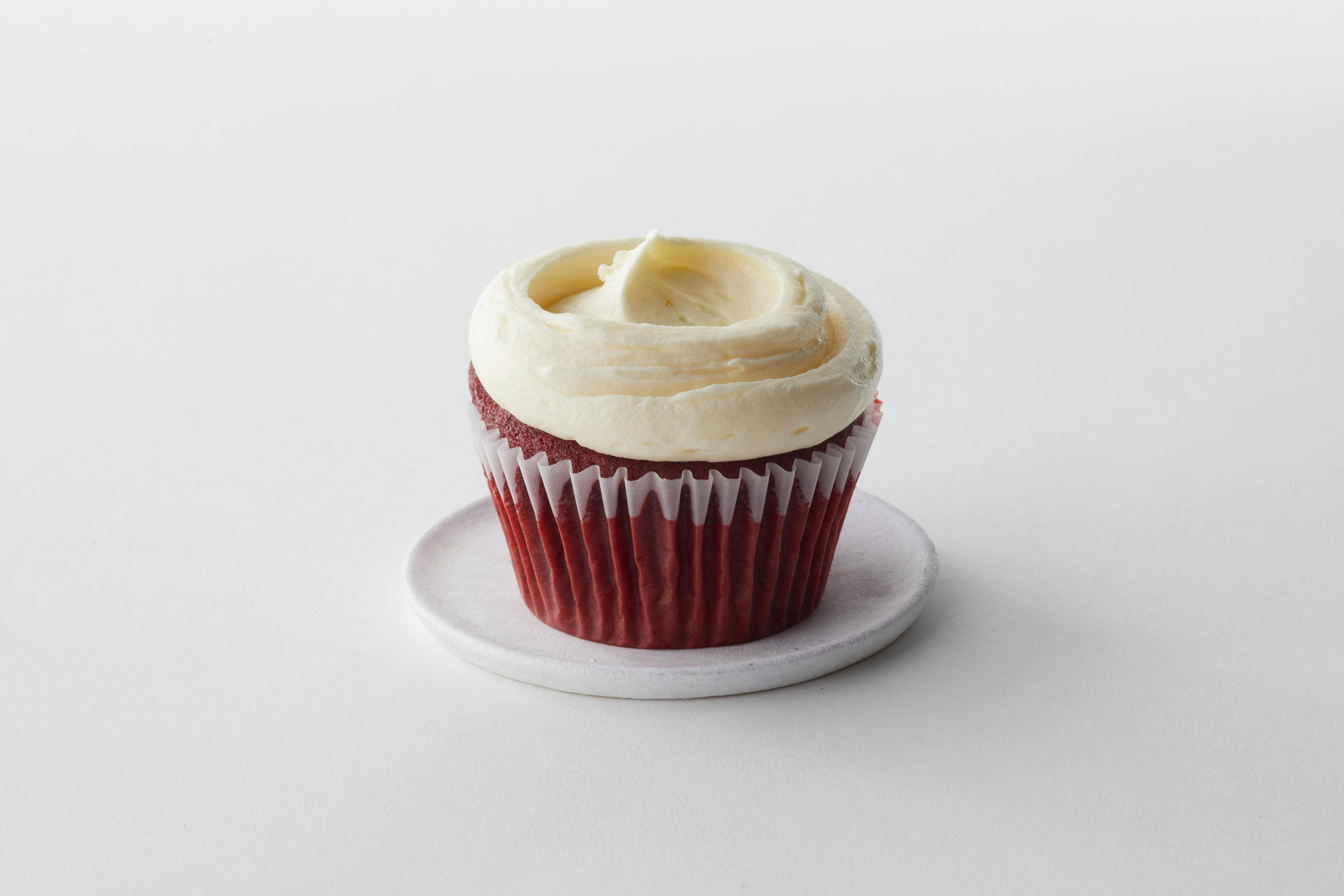 "Best of New York" Cupcake Assortment - 12 Pack by Magnolia Bakery - Alternate image 3