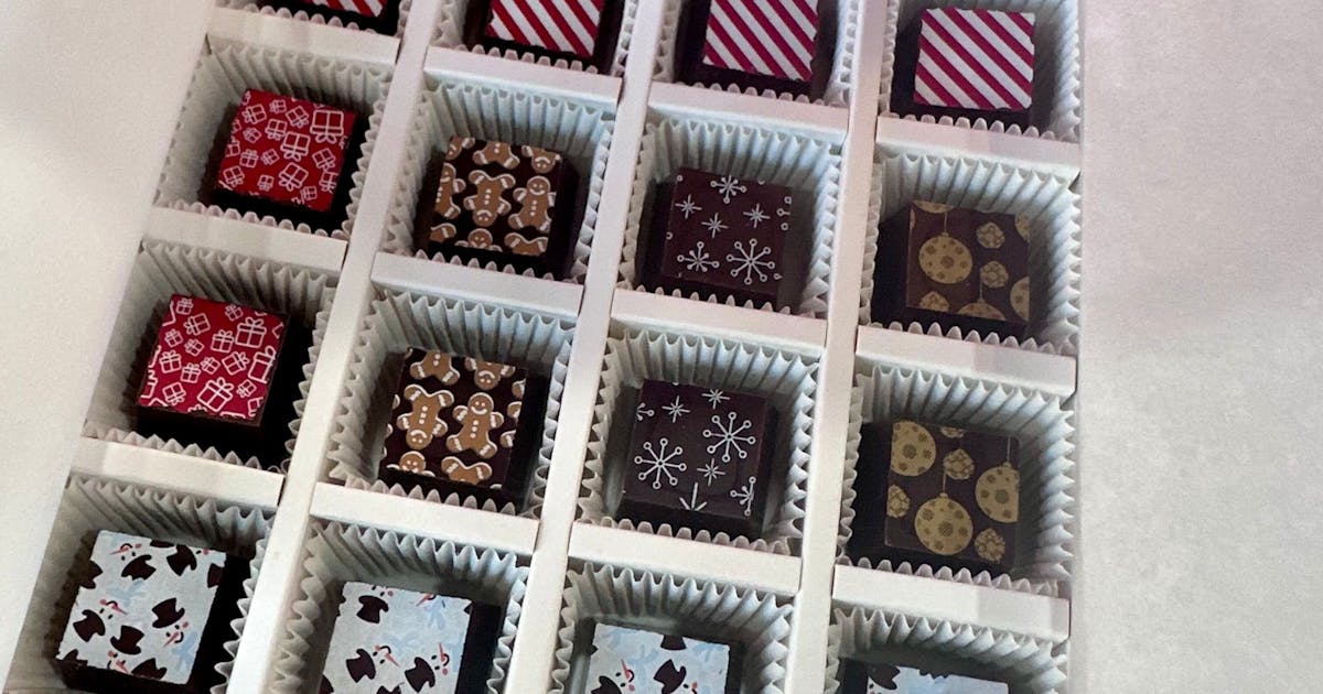 Christmas Bonbon Gift Box - 16 Pieces by Les Madeleines | Goldbelly