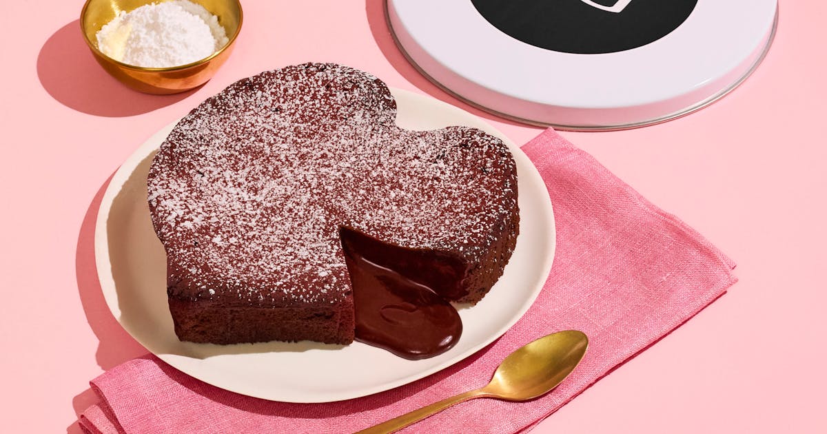 Heart Shaped Molten Red Velvet Cake by Jean-Georges | Goldbelly