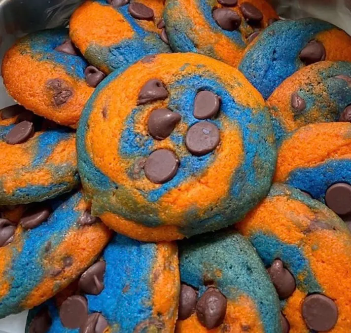 Knicks Cookie Gift Tin - 20 Pack by Baked in Color