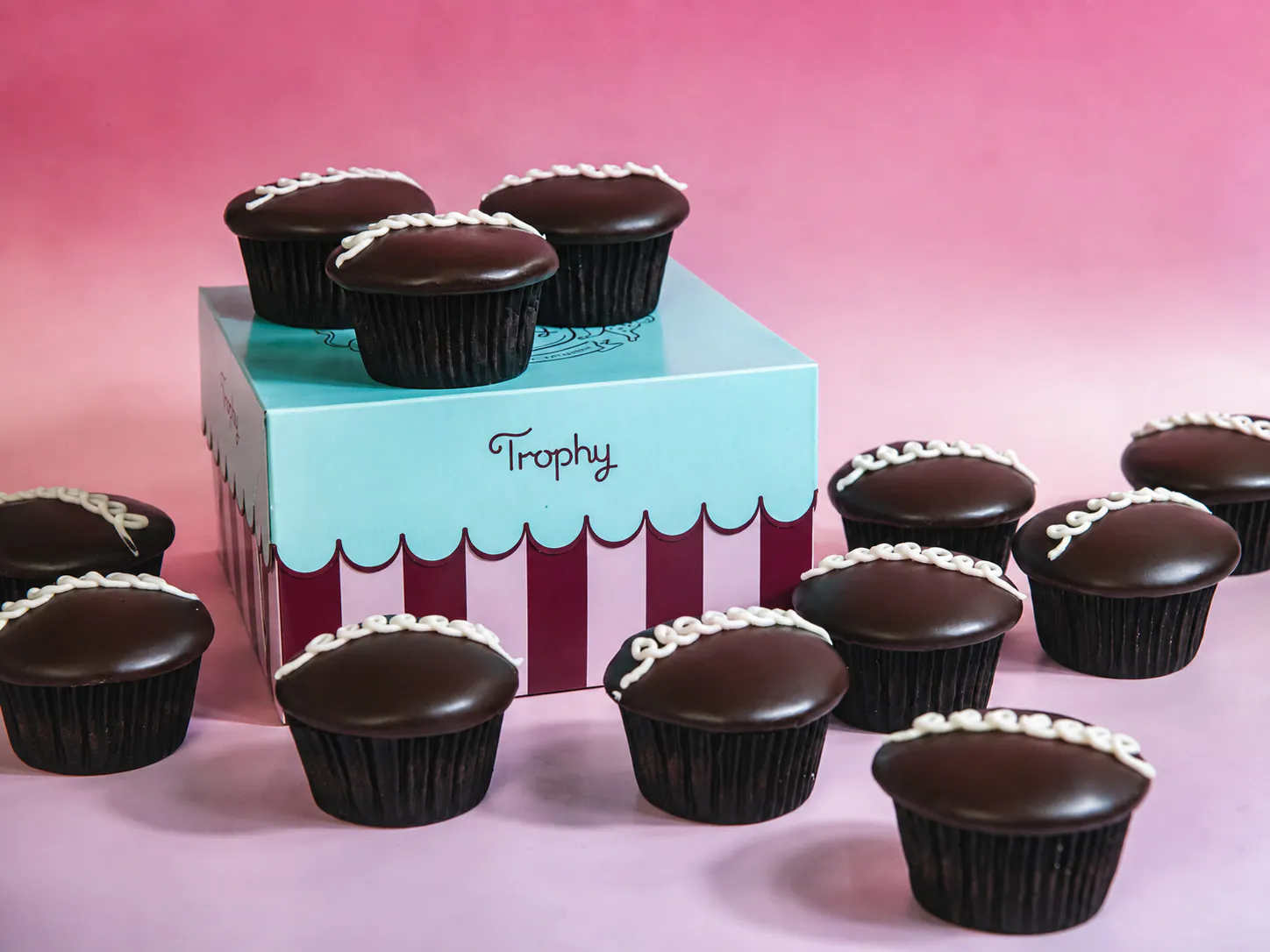 Trophy Hostess Cupcake by Trophy Cupcakes