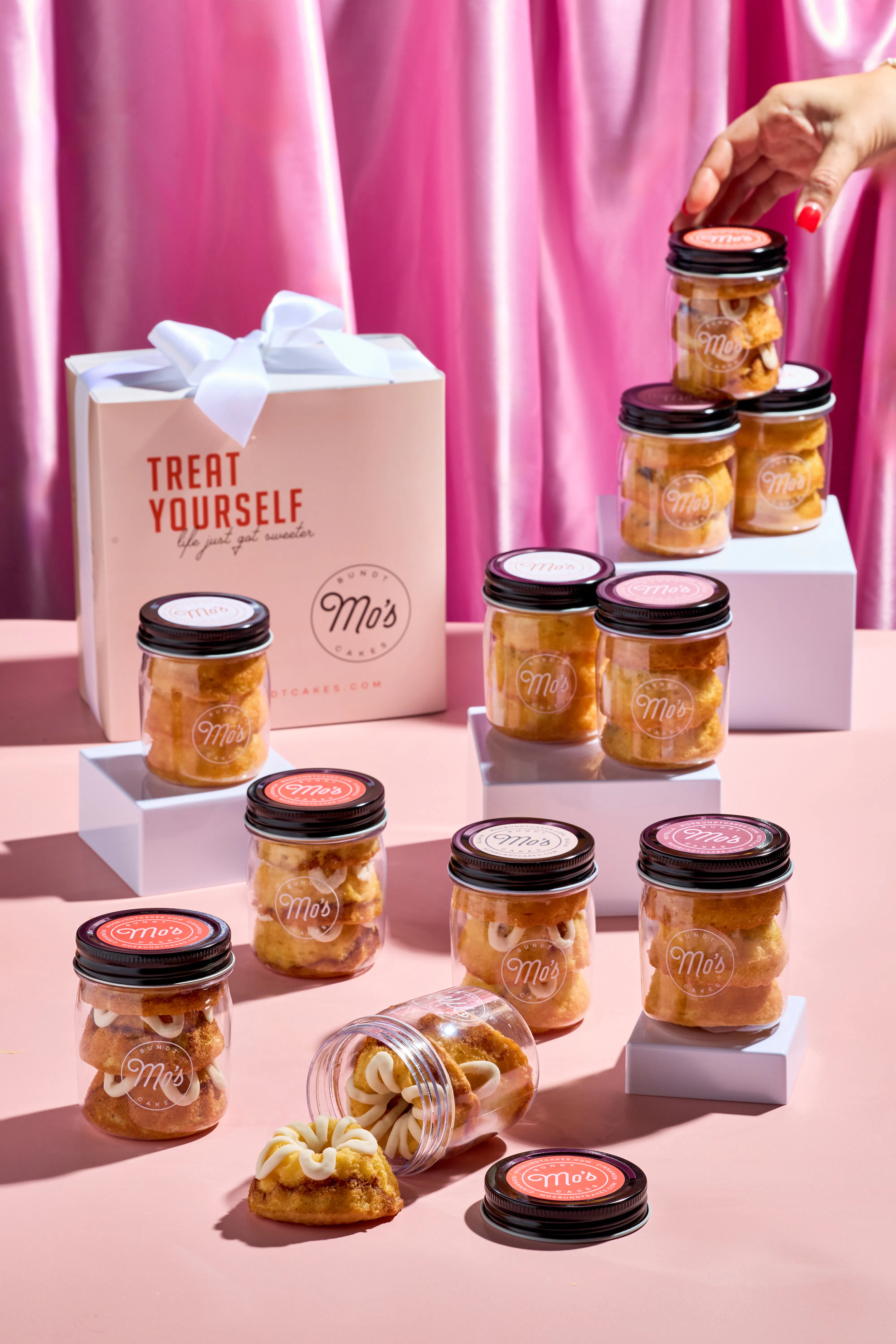 Assorted Fruit Short Cake Gift Set - 2 Tins by Kee Wah Bakery