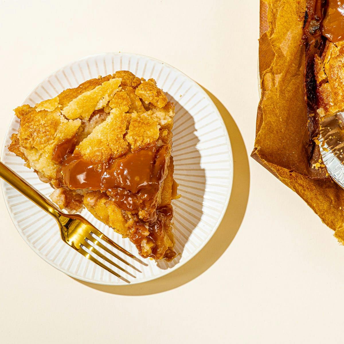 Caramel Apple Pie Baked in a Paper Bag® by The Elegant Farmer - Alternate image 3