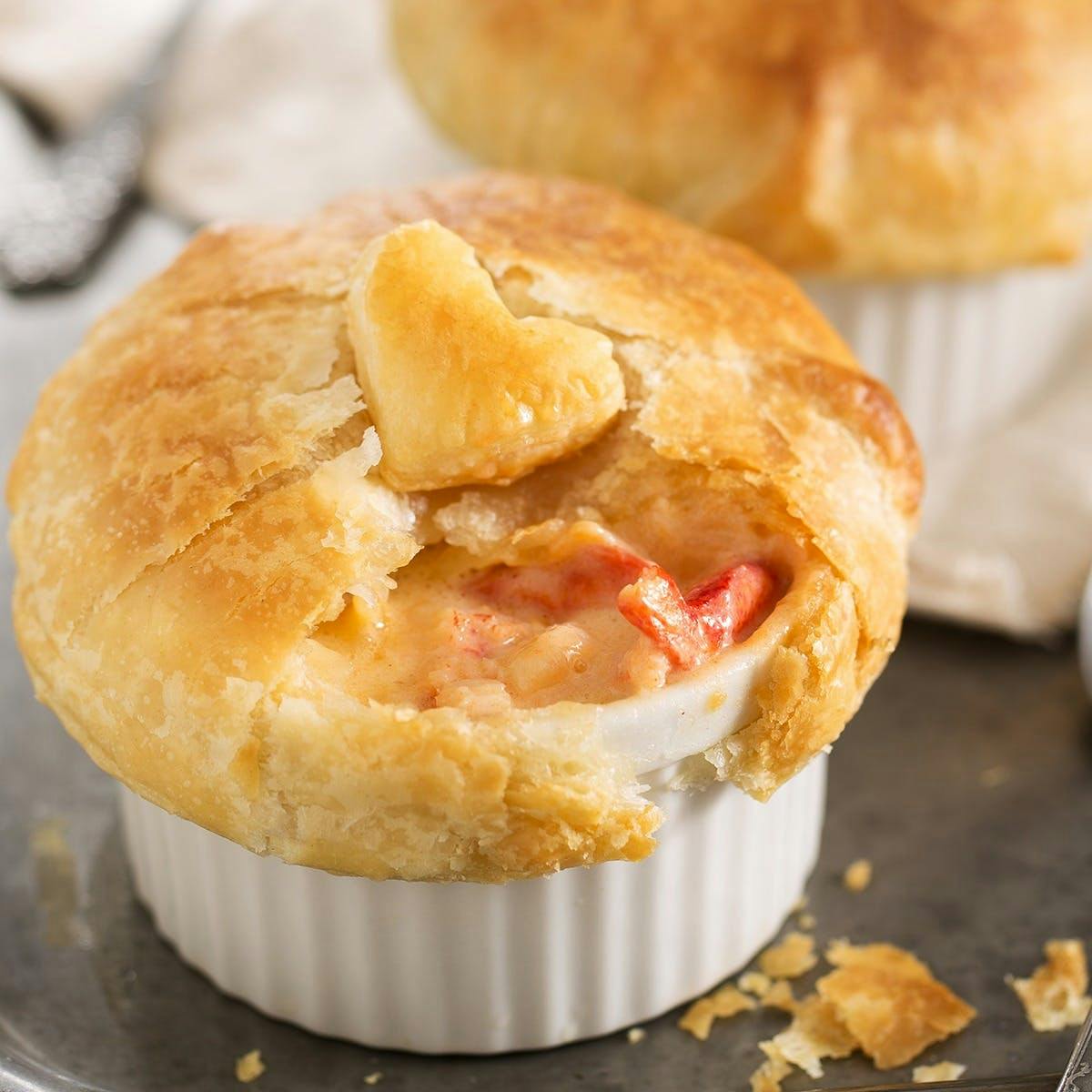 https://goldbelly.imgix.net/uploads/showcase_media_asset/image/69031/heart-topped-lobster-pot-pies-2-pack.0e462719c731d02cbc9ba6810df5e6e6.jpg?ixlib=rails-3.0.2