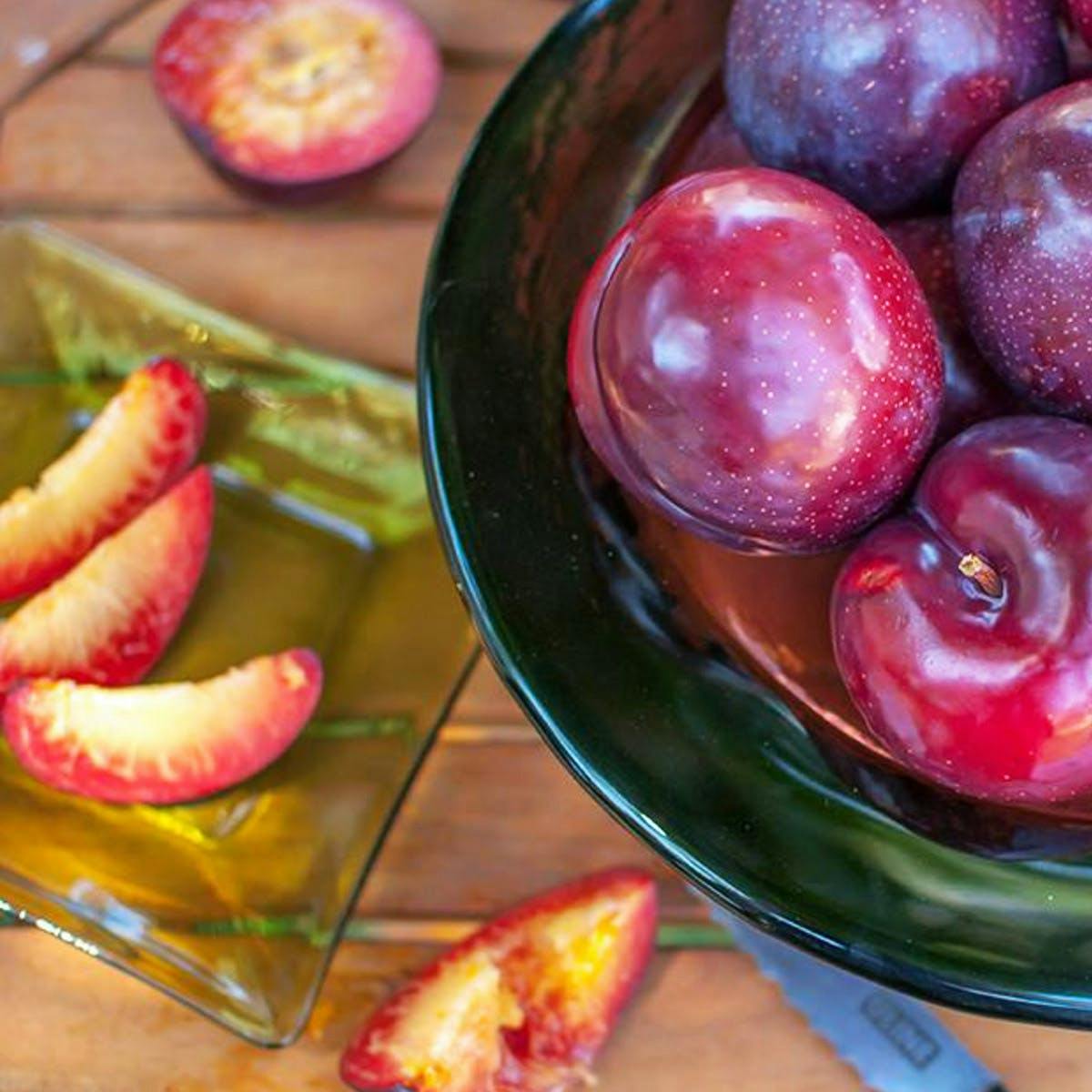 Organic Pluots by Frog Hollow Farm - Alternate image 2