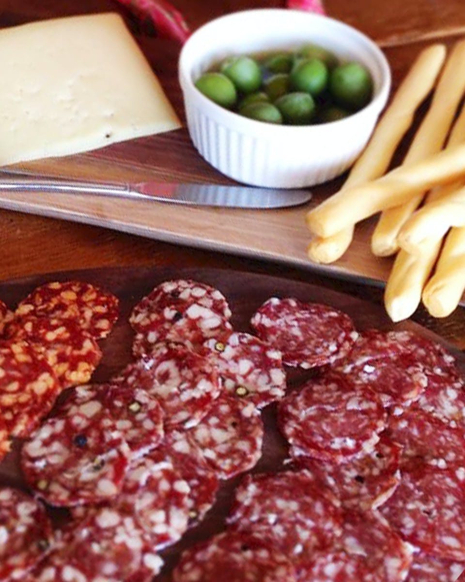 Deluxe Meat & Cheese Lovers Tray