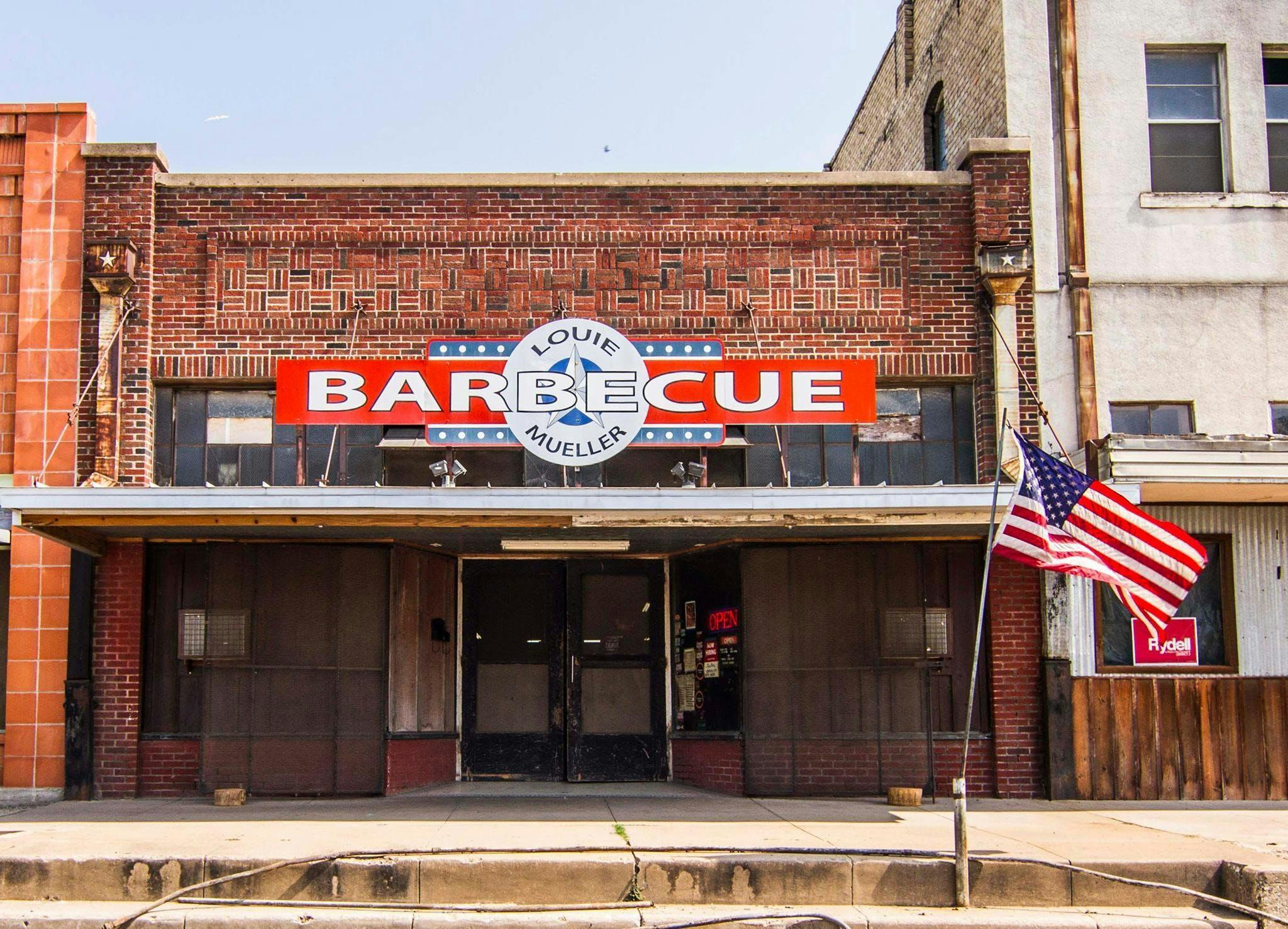 Chopped Brisket Sandwich Kit for 8 by Louie Mueller Barbecue - Alternate image 1