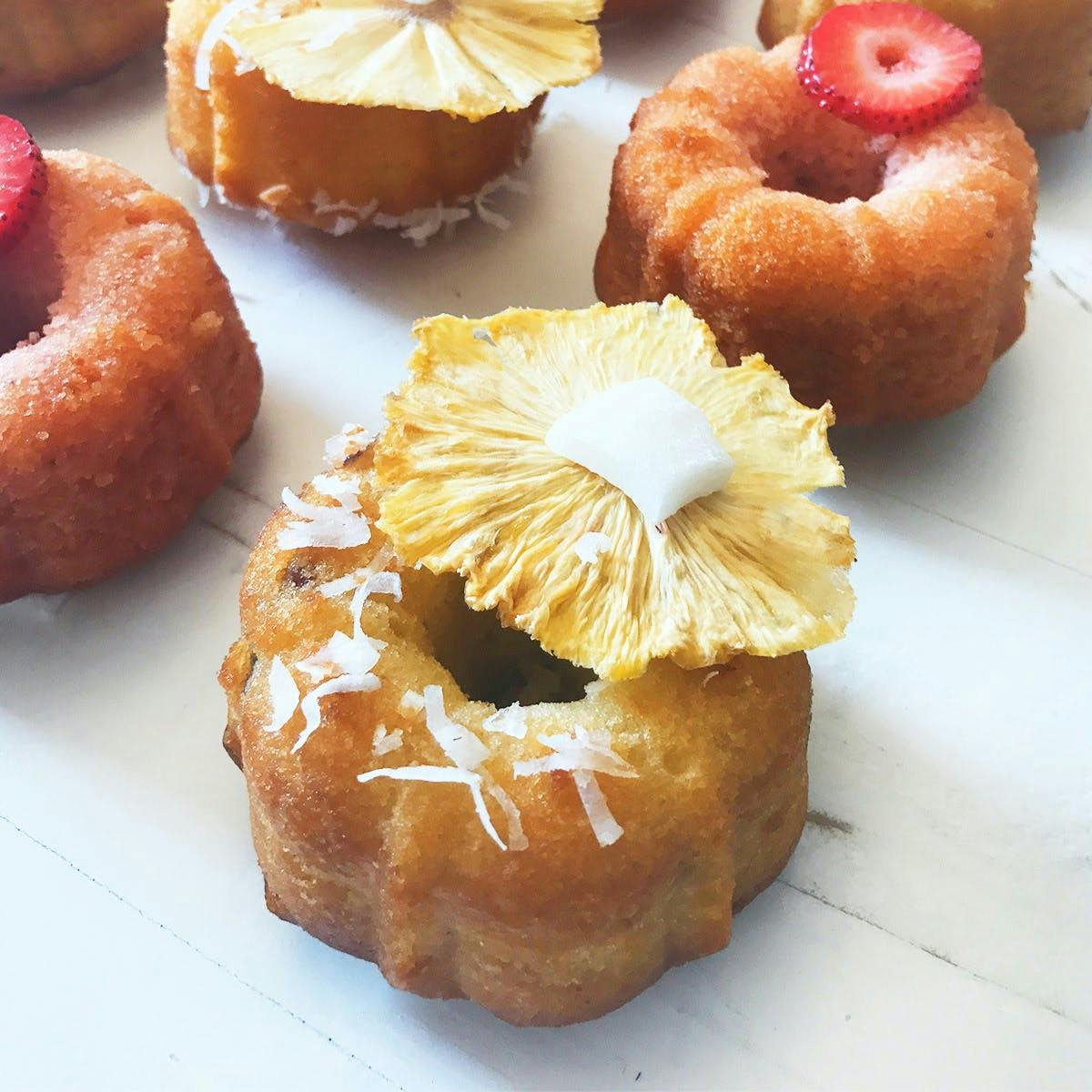 Dockside Market 6 Pack Tropical Mini Bundt Cake Sampler