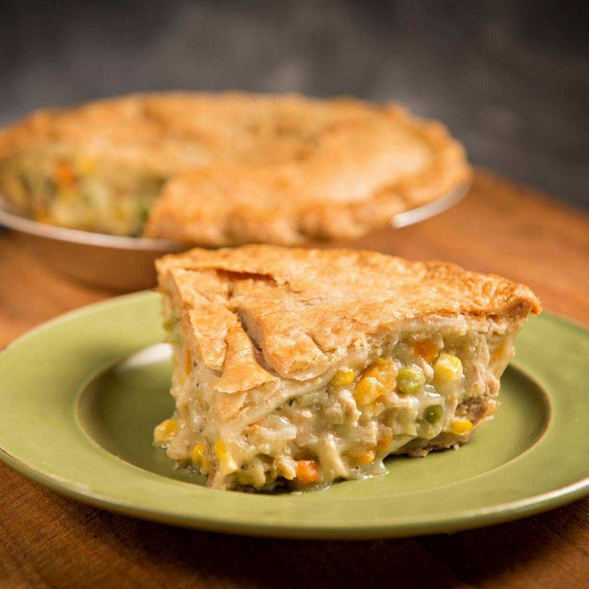 https://goldbelly.imgix.net/uploads/showcase_media_asset/image/80535/chicken-pot-pie.205e28348c089fb4d3e3615ae32c3189.jpg?ixlib=rails-3.0.2