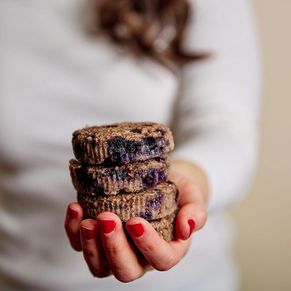 Wild Blueberry Oatmeal Chia Cups by Stylish Spoon