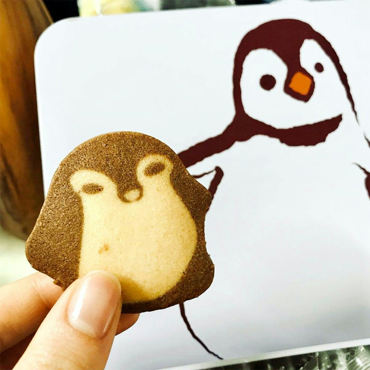 Panda & Penguin Cookie Gift Tin by Kee Wah Bakery - Alternate image 6