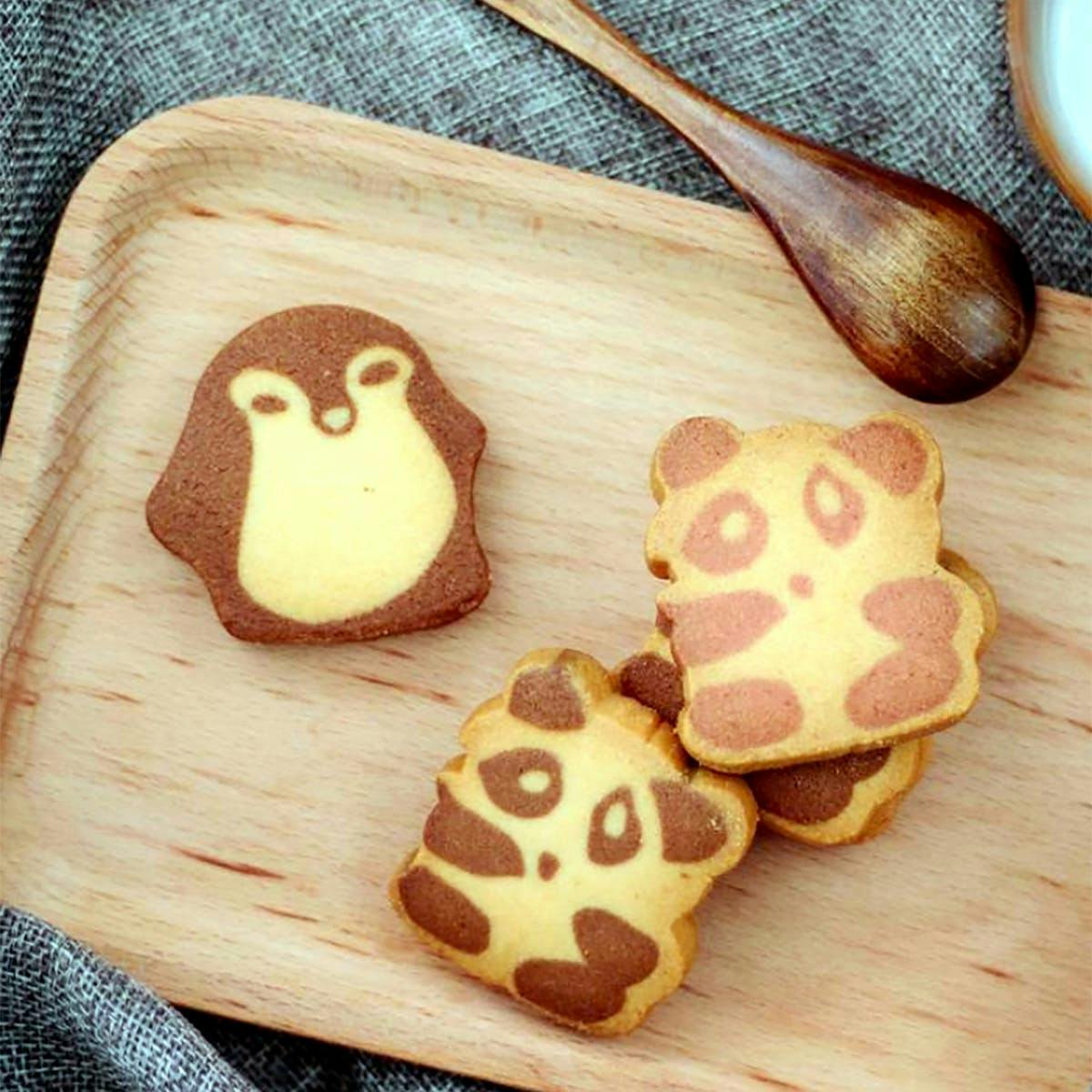 Panda & Penguin Cookie Gift Tin by Kee Wah Bakery - Alternate image 7