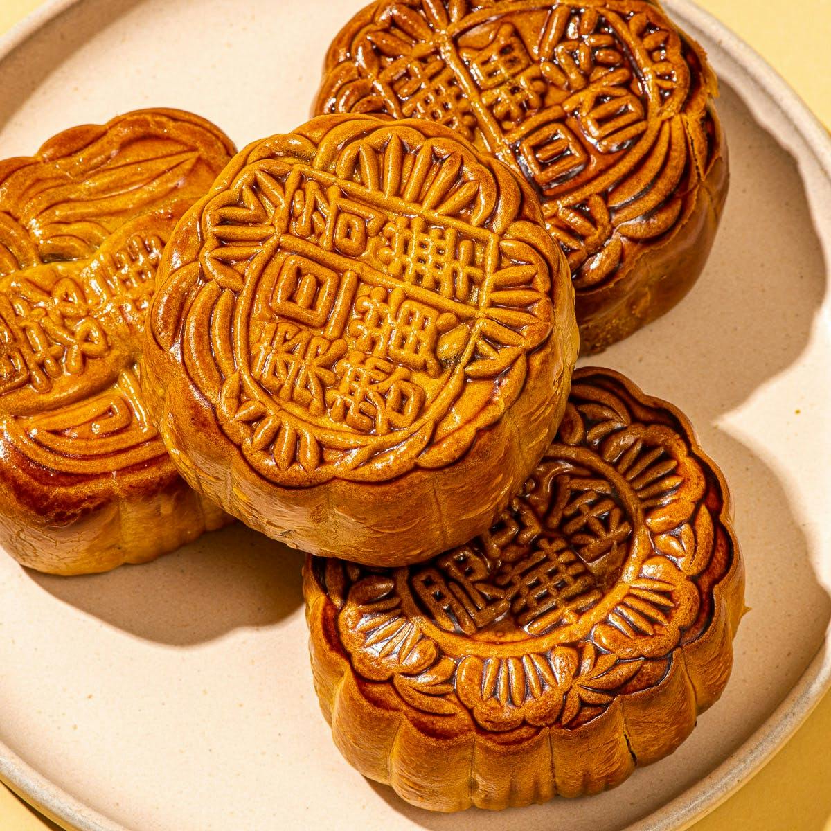 Red Bean Paste Mooncake Gift Box - 4 Pack by Kee Wah Bakery - Alternate image 2