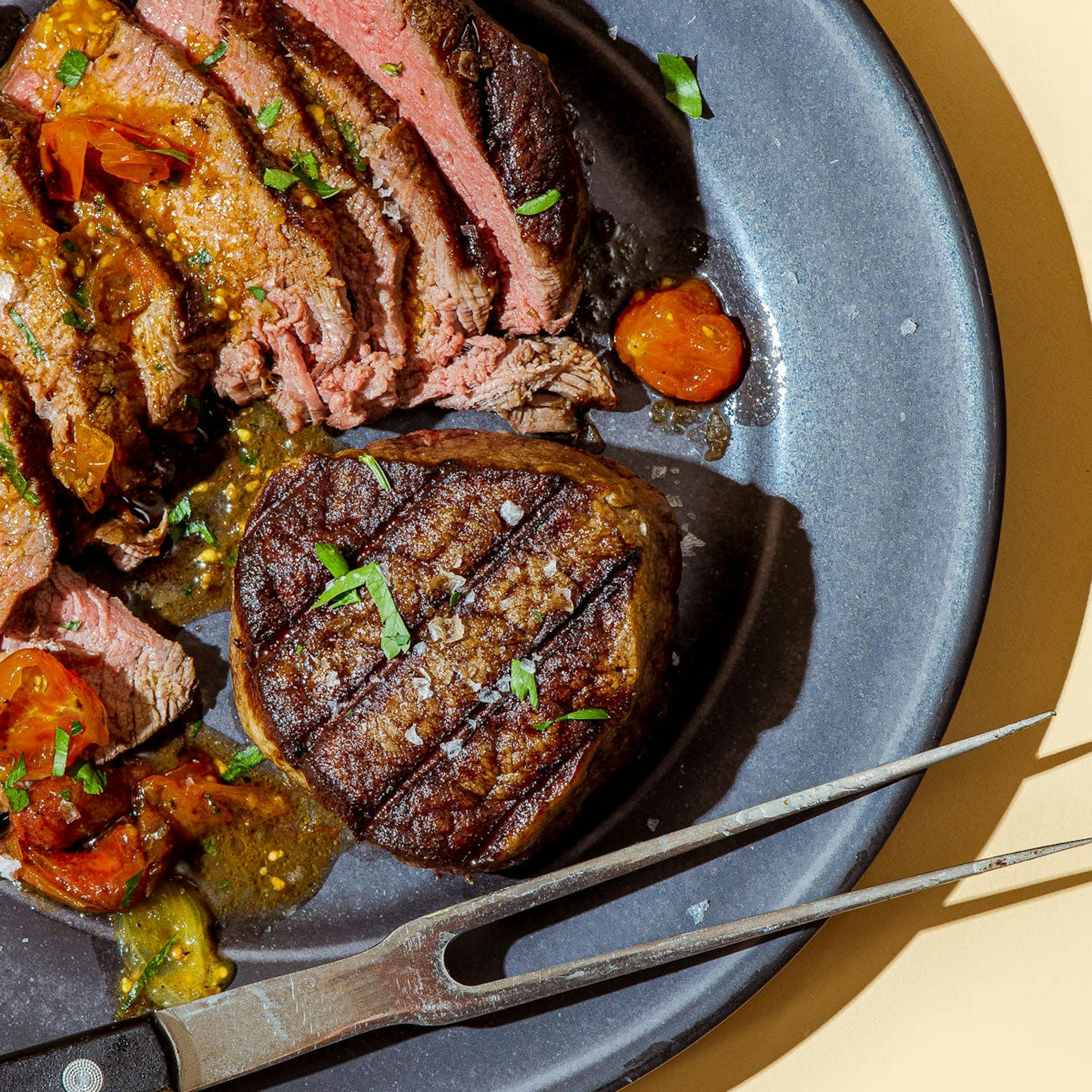 USDA Prime Black Angus Filet Mignon, 1.5" thick, (8 oz.) by Pat LaFrieda Meats - Alternate image 2